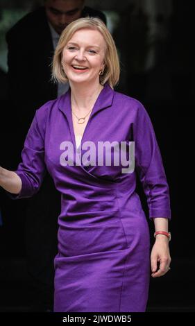 London, UK. 05th Aug, 2022. Liz Truss, the newly elected leader of the Conservative Party, and new Prime Minister from tomorrow, waves and shakes Andrew Stephenson's hand (Party Co-Chairman) as she enters the Conservative Party Headquarters in Westminster, London today, following the leadership announcement earler. Credit: Imageplotter/Alamy Live News Stock Photo