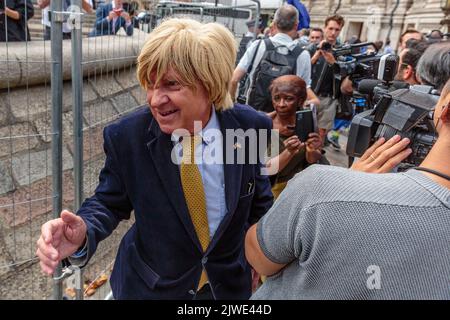 Westminster, London, UK, 5th September 2022.  Michael Fabricant arriving at the Queen Elizabeth II centre for the result and announcement for new Conservative party leader and UK Prime Minister. Amanda Rose/Alamy Live News Stock Photo