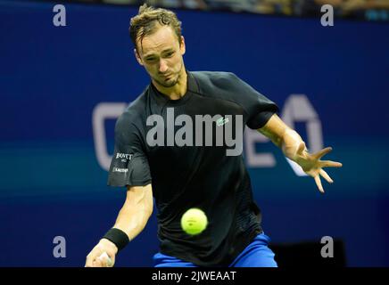 September 4, 2022: Daniil Medvedev (RUS) loses to Nick Kyrgios (AUS), 7-6, 3-6, 6-3, 6-2 at the US Open being played at Billie Jean King Ntional Tennis Center in Flushing, Queens, New York, {USA} © Grace Schultz/CSM Credit: Cal Sport Media/Alamy Live News Stock Photo