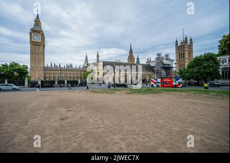 London, UK. 5th Sep, 2022. Parliament Square is a desert on the day Liz Truss is chosen as Conservative Party Leader at an event at the QEII centre. Credit: Guy Bell/Alamy Live News Stock Photo