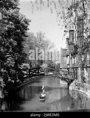 The Mathematical bridge over the river Cam in Cambridge, England, UK in 1930 Stock Photo
