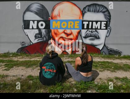 GDANSK, POLAND. 05 September 2022.  Two young women look at a pro-Ukrainian and anti-war mural entitled 'No More Time' created by Polish artist TUSE (Piotr TUSE Jaworski). Almost 30 anti-war murals were painted on the wall at the PKM Gdansk Jasien Mapka stop as a part of the 'In Solidarity with Ukraine' project initiated by PKM and the Gdansk Academy of Fine Arts. Many of the murals are related to the 2022 Russian-Ukrainian conflict.  Credit: ASWphoto/Alamy Live News Stock Photo