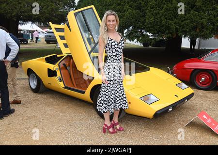 Owners Day arrivals at Concourse of Elegance At Hampton Court Palace. Singer Songwriter Leila Russack (Miss Zagato, Quattrovalvole) Stock Photo