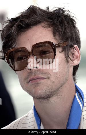 Venezia, Italy. 04th Sep, 2022. Harry Styles arrives for the photocall for 'Don't Worry Darling' during the 79th Venice International Film Festival on September 05, 2022 in Venice, Italy. Credit: UPI/Alamy Live News Stock Photo