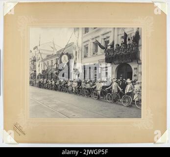 Warsaw. Members of the Warsaw Association of Cyclists meeting in the Nowy Świat on the day of arrival of tsar Nicholas II of Russia.. Kowalski, Leonard (?-1917), photographer Stock Photo