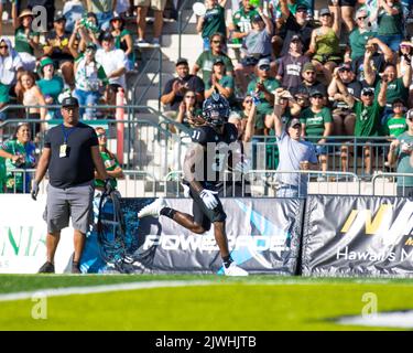 August 27, 2022 - Hawaii Rainbow Warriors wide receiver Zion Bowens (6 ...