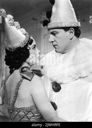 STEFFI DUNA and RICHARD TAUBER in PAGLIACCI 1936 director KARL GRUNE music Ruggero Leoncavallo producer Max Schach Trafalgar Film Productions Ltd. / United Artists Stock Photo