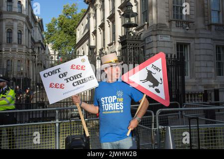 London uk 5th September 2022 STEVE BRAY old side Downing street Stock Photo