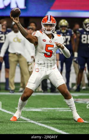 Atlanta, GA - SEPTEMBER 05: Clemson Tigers quarterback DJ Uiagalelei (5) during the Chick-Fil-A Kickoff Game between Clemson vs Georgia Tech game on Monday September 5, 2022 in Atlanta, GA. (Jevone Moore/Image of Sport) Stock Photo