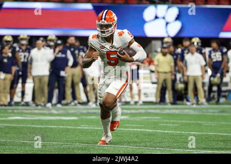 Atlanta, GA - SEPTEMBER 05: Clemson Tigers quarterback DJ Uiagalelei (5) runs during the Chick-Fil-A Kickoff Game between Clemson vs Georgia Tech game on Monday September 5, 2022 in Atlanta, GA. (Jevone Moore/Image of Sport) Stock Photo