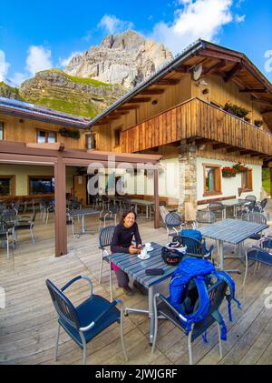 Dolomiti (Italy) - A view of Dolomites mountain range, UNESCO site, Veneto and Trentino Alto Adige. Here Tofana di Rozes with Ferrata Lipella Astaldi Stock Photo