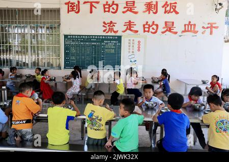 LIUZHOU, CHINA - SEPTEMBER 6, 2022 - Primary school students eat a nutritious lunch in Liuzhou, Guangxi Zhuang autonomous region, China, Sept 6, 2022. Stock Photo