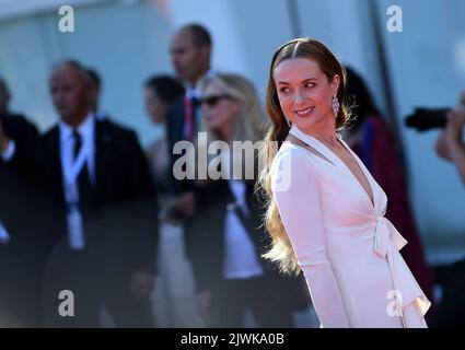 Venice, Italy. 5th Sep, 2022. Actress Kerry Condon poses on the red carpet for the premiere of the film 'The Banshees of Inisherin' during the 79th Venice International Film Festival in Venice, Italy, on Sept. 5, 2022. Credit: Jin Mamengni/Xinhua/Alamy Live News Stock Photo