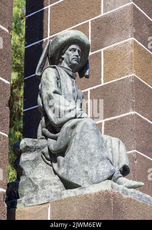 Bronze statue of Infante Dom Henrique (Prince Henry the Navigator) situated on the Rotunda do Infante roundabout, Funchal, Madeira, Portugal Stock Photo