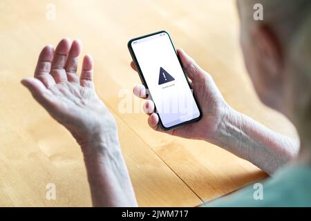 Elderly stylish granny caucasian mature woman using app on smartphone for  online shopping confused face expression. Chroma key background. Old  grandmother in fashion wearing browsing on mobile phone Stock Photo - Alamy