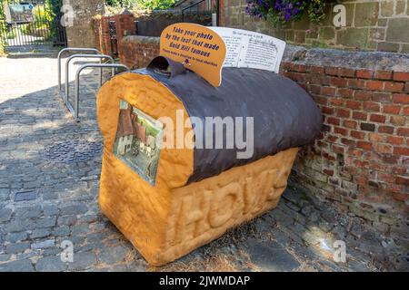 The Hovis loaf (photo opportunity) at top of Gold Hill, Shaftesbury, Dorset, England, United Kingdom Stock Photo