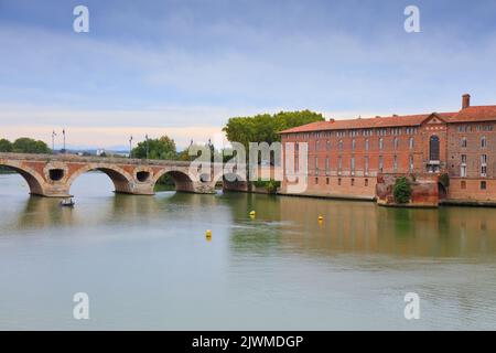 Pont Neuf bridge in Toulouse, France. River Garonne. Stock Photo
