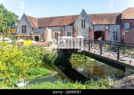 18th century The Bishops Mill Pub, The Maltings, Salisbury, Wiltshire, England, United Kingdom Stock Photo