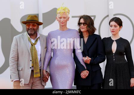 Italy, Lido di Venezia, September 06, 2022 : (L) August Joshi, Tilda Swinton, Joanna Hogg and Carly-Sophia Davies attend the 'The Eternal Daughter' red carpet at the 79th Venice International Film Festival on September 06, 2022 in Venice, Italy.    Photo © Ottavia Da Re/Sintesi/Alamy Live News Stock Photo