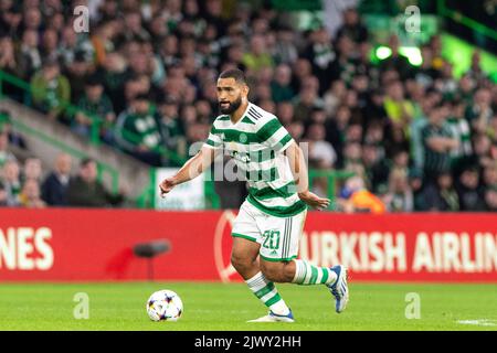 Glasgow, Escocia. 06th Sep, 2022. Carter Vickers of Celtic during the UEFA Champions League football match between Celtic and Real Madrid at Celtic Park, Parkhead in Glasgow, Scotland Credit: SPP Sport Press Photo. /Alamy Live News Stock Photo