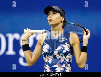 New York, USA, 6th,September 2022. Australian tennis player Ajla Tomljanovic reacts during the US  Open  tournament at the Billie Jean King National Tennis Center on Tuesday 06 September 2022. © Juergen Hasenkopf / Alamy Live News Stock Photo