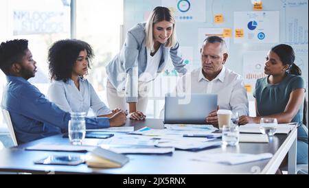 Diversity business people in digital meeting with laptop for seo data analytics, finance budget report review or collaboration. Project management Stock Photo