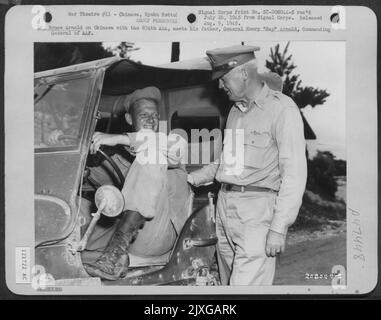 Lt. Bruce Arnold On Okinawa With The 834Th Aaa, Meets His Father, General Henry 'Hap' Arnold, Commanding General Of Aaf. Stock Photo