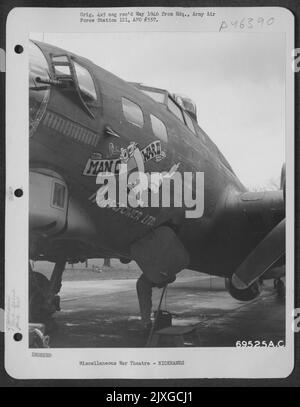 The Boeing B-17 'Flying Fortress' 'Man-O-War Ii - Horsepower Ltd.' Of The 322Nd Bomb Squadron, 91St Bomb Group, Based At Bassingbourne, England, 18 March 1944. Stock Photo