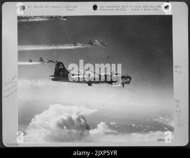 Boeing B-17 'Flying Fortress' Of The 15Th Af Leave A Pattern Of Vapor Trails As They Leave An Enemy Installation In Northern Italy. Stock Photo