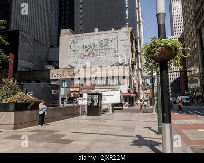 Broadway and Cortlandt Street in Lower Manhattan in New York on Monday, August 29, 2022. (© Richard B. Levine) Stock Photo