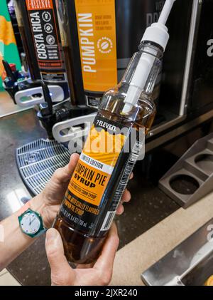 Pumpkin Pie syrup in a 7-Eleven store in New York on Wednesday, August 31, 2022. With the approach of fall restaurants embrace pumpkin spice and other pumpkin flavoring. (© Richard B. Levine) Stock Photo