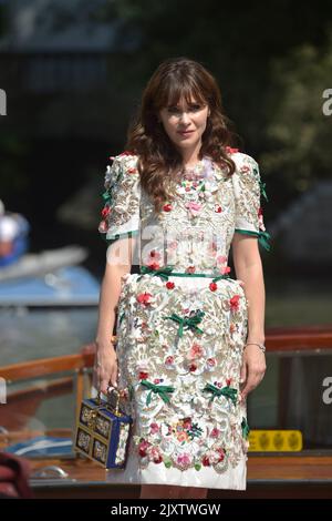 Venice, Italy. 07th Sep, 2022. VENICE, ITALY - SEPTEMBER 07: Zooey Deschanelarrives at the Hotel Excelsior during the 79th Venice International Film Festival on September 07, 2022 in Venice, Italy. Credit: dpa/Alamy Live News Stock Photo