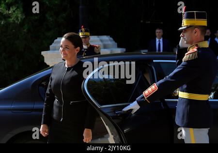 Bucharest, Romania. 7th Sep, 2022. Hungarian President Katalin Novak (L) arrives at the Cotroceni Presidential Palace to meet Romanian President Klaus Iohannis (not in picture) in Bucharest, Romania, Sept. 7, 2022. Visiting Hungarian President Katalin Novak said on Wednesday that her country supports Romania's bid to join the Schengen open-border zone. Credit: Cristian Cristel/Xinhua/Alamy Live News Stock Photo