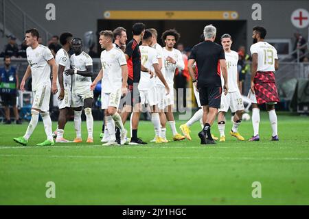 Mailand, Italy. 07th Sep, 2022. Soccer: Champions League, Inter Milan - Bayern Munich, Group Stage, Group C, Matchday 1 at Stadio Giuseppe Meazza, Munich players after the match. Credit: Sven Hoppe/dpa/Alamy Live News Stock Photo