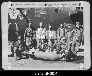 Crew Of The Consolidated B-24 'The Goon'. They Are, Left To Right, Back ...