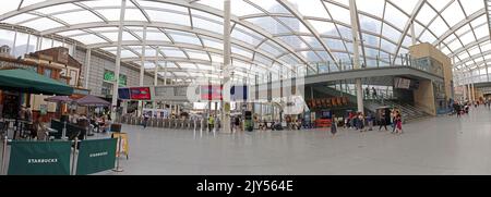 Manchester Victoria railway station interior panorama, Victoria Railway Station, Manchester, England, UK, M3 1WY, showing platforms & Metrolink Stock Photo