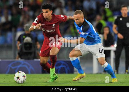 Napoli, Italy. 07th Sep, 2022. Stanislav Lobotka player of Napoli end Luis Díaz player of Liverpool, during the match of the uefa champions league between Napoli vs Liverpool final result, Napoli 4, Liverpool 1, match played at the Diego Armando Maradona stadium. Napoli, Italy, 08 Sep, 2022. (photo by Vincenzo Izzo/Sipa USA) Credit: Sipa USA/Alamy Live News Stock Photo