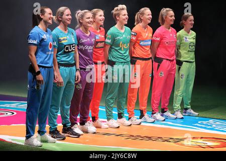 (L-R) Megan Schutt, Beth Mooney, Nicola Carey, Georgia Wareham, Elyse