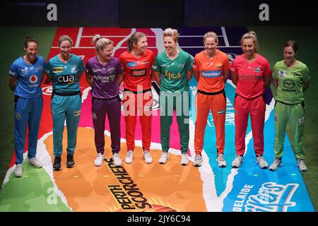 (L-R) Megan Schutt, Beth Mooney, Nicola Carey, Georgia Wareham, Elyse