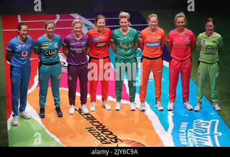 (L-R) Megan Schutt, Beth Mooney, Nicola Carey, Georgia Wareham, Elyse