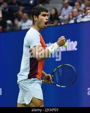 New York, Gbr. 07th Sep, 2022. New York Flushing Meadows US Open Day 10 07/09/2022 Carlos Alcaraz (ESP) quarter final match Credit: Roger Parker/Alamy Live News Stock Photo