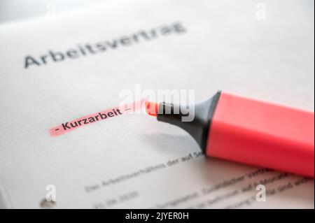 Conclusion of an employment contract in short-time work with the words employment contract and short-time work in german language