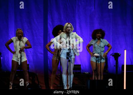 Toronto, Canada. 07th Sep, 2022. Musician St. Vincent (Annie Clark) flanked by her background vocalists performs at Scotiabank Arena in Toronto, opening for Roxy Music. Credit: Bobby Singh/Alamy Live News Stock Photo