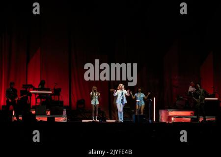 Toronto, Canada. 07th Sep, 2022. Musician St. Vincent (Annie Clark) flanked by her background vocalists performs at Scotiabank Arena in Toronto, opening for Roxy Music. Credit: Bobby Singh/Alamy Live News Stock Photo