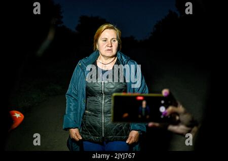 MALA TOKMACHKA, UKRAINE - SEPTEMBER 7, 2022 - Local resident and eyewitness Halyna speaks to the press after the shelling of Russian troops, Mala Tokm Stock Photo