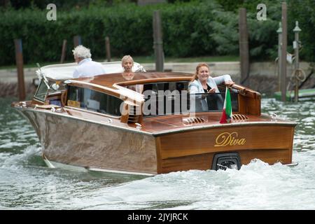 Venice, Italy. 08th Sep, 2022. Sarah Ferguson arriving at the Excelsior Hotel during the 79th Venice International Film Festival (Mostra) in Venice, Italy on September 08, 2022. Photo by Aurore Marechal/ABACAPRESS.COM Credit: Abaca Press/Alamy Live News Stock Photo