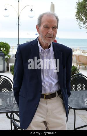 08 September 2022, Italy, Venedig: The German director Edgar Reitz, known for his 'Heimat' series of films, stands on the terrace of the Hotel Excelsior before receiving the special prize of the 75° Fondazione Ente del Spettacolo and Giornate degli Autori. Photo: Stefanie Rex/dpa Stock Photo
