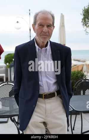 08 September 2022, Italy, Venedig: The German director Edgar Reitz, known for his 'Heimat' series of films, stands on the terrace of the Hotel Excelsior before receiving the special prize of the 75° Fondazione Ente del Spettacolo and Giornate degli Autori. Photo: Stefanie Rex/dpa Stock Photo