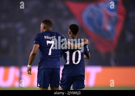 Paris, France. 06 September 2022. Kylian Mbappe of Paris Saint-Germain FC celebrates with Neymar Jr of Paris Saint-Germain FC after socring a goal during the UEFA Champions League football match between Paris Saint-Germain FC and Juventus FC. Credit: Nicolò Campo/Alamy Live News Stock Photo