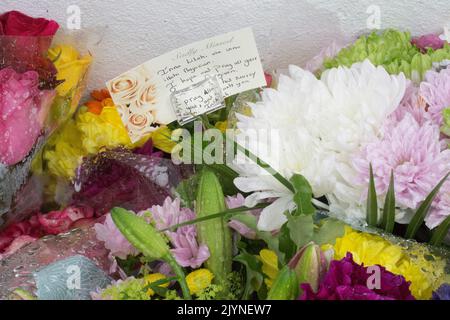 London, UK, 8 September 2022: Flowers and candles have been left on Kirkstall Gardens in tribute to rapper 24-year-old Chris Kaba who was shot by the police after a car chase, despite being unarmed. Bell Ribeiro-Addy, the local MP for Streatham, visited the memorial and spoke to press about the need for transparency from the police and for them to make dashcam footage of the incident available as soon as possible. The case has been referred to the Independent Office for Police Conduct (IOPC). Anna Watson/Alamy Live News Stock Photo